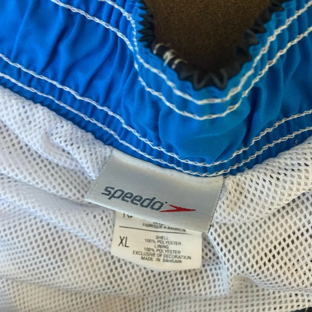 Speedo lined swimming trunks; Black and White; Pockets; Drawstring; XL
